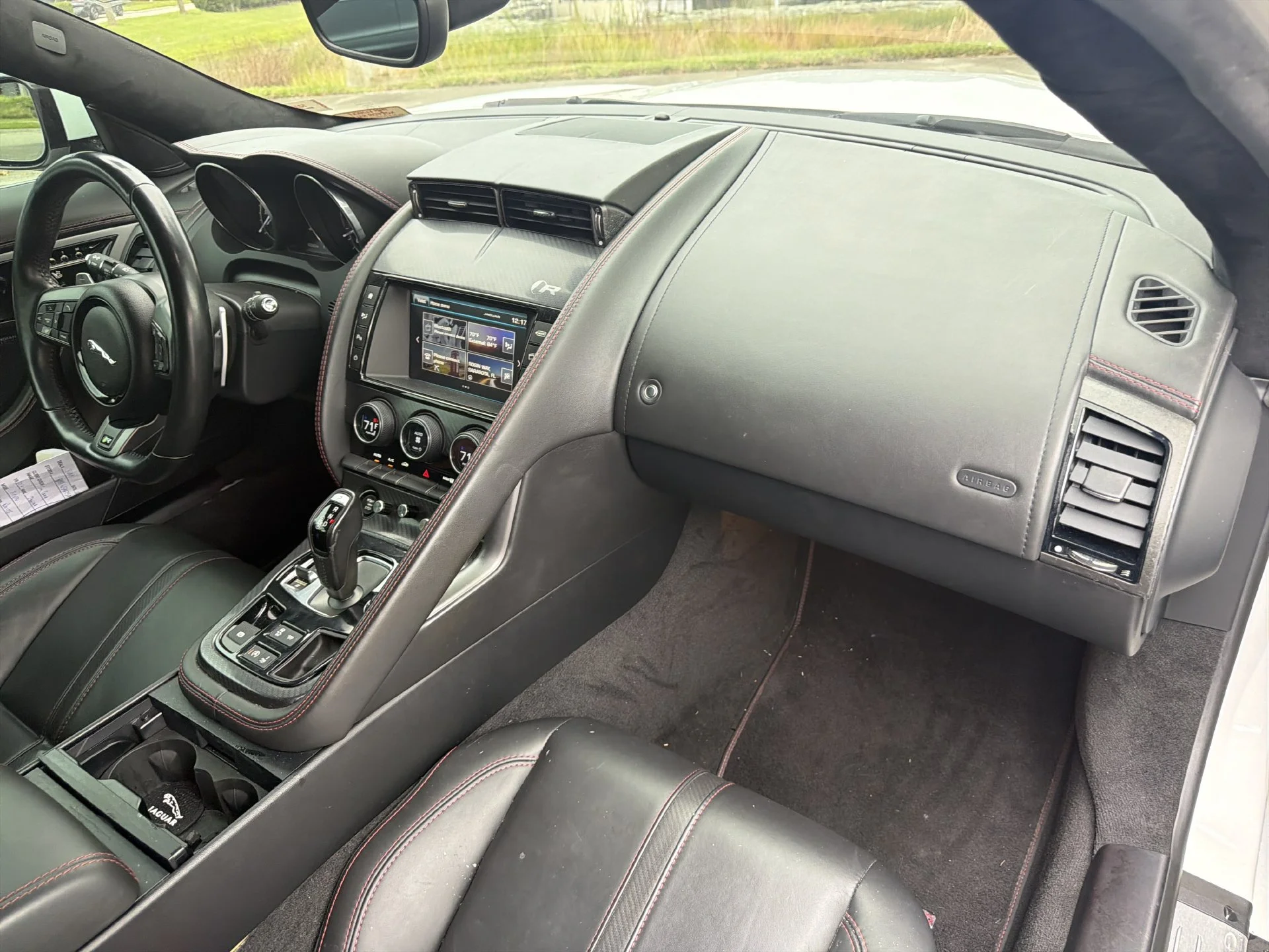 Used 2016  Jaguar R image 17