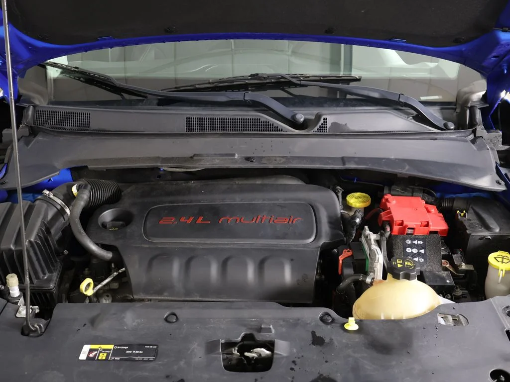 Used 2019 Laser Blue Pearlcoat Jeep Latitude image 17