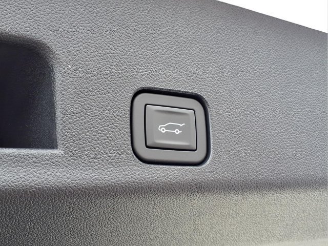 New 2027 Summit White Chevrolet LT image 21