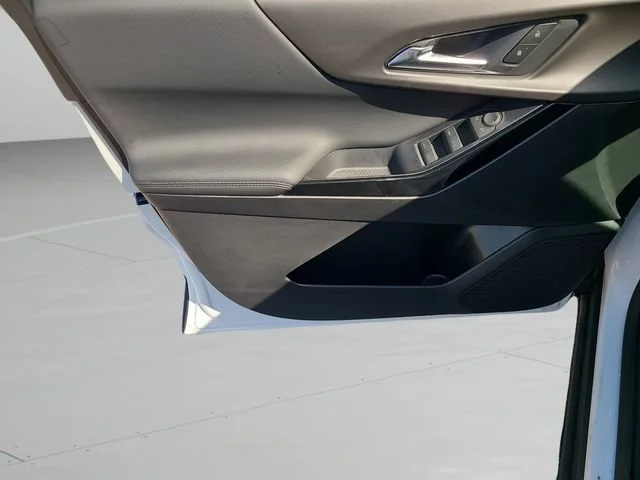 New 2027 Summit White Chevrolet LT image 18