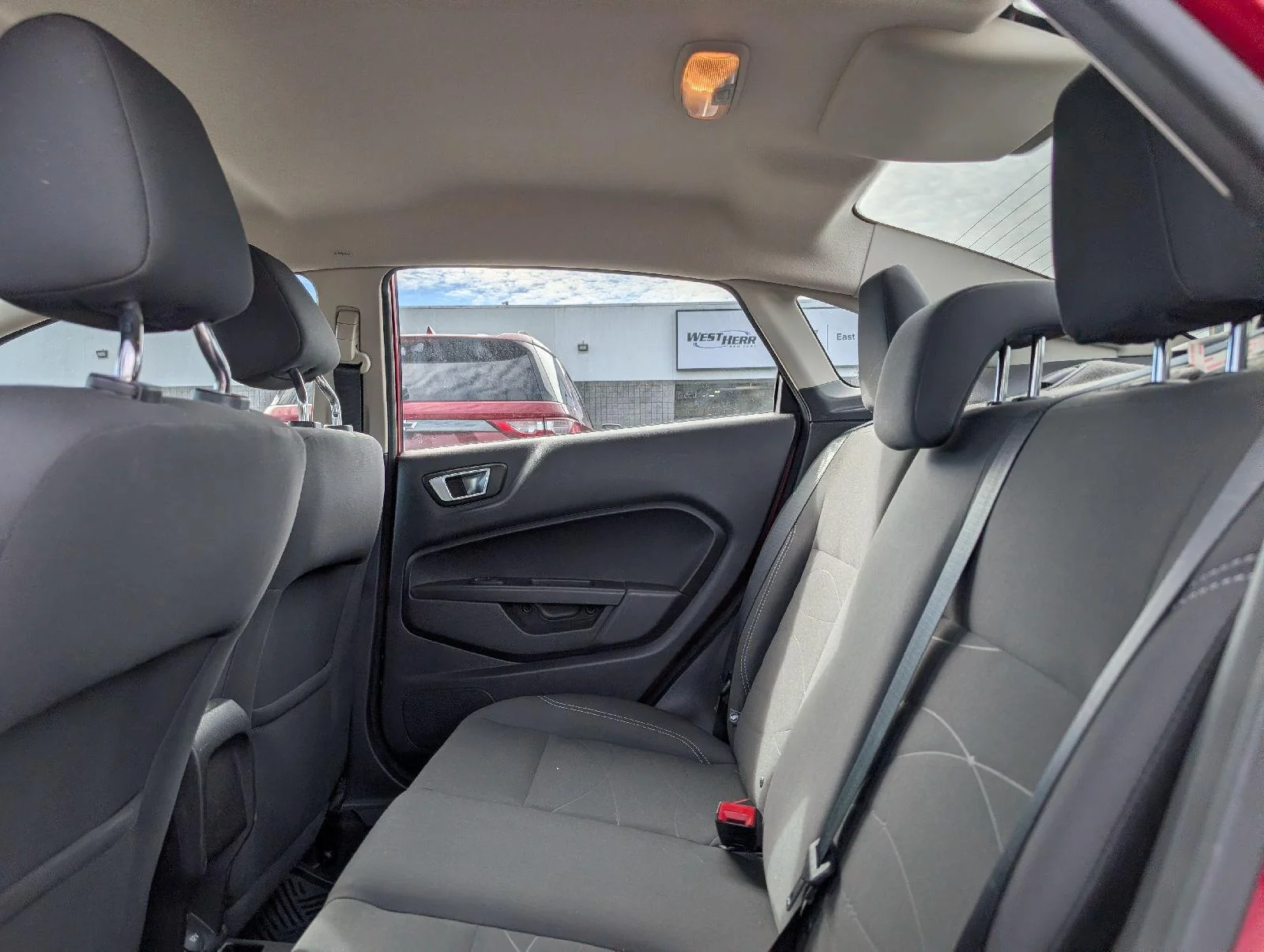 Used 2016  Ford SE image 9