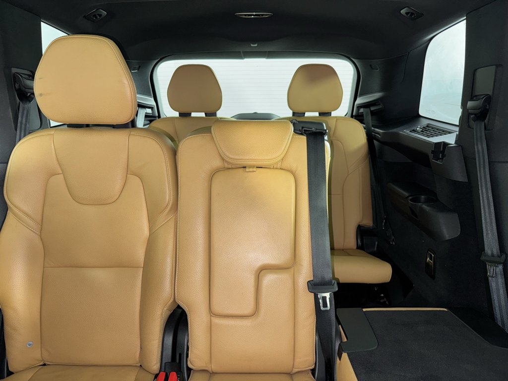 Used 2019 Onyx Black Metallic Volvo Momentum image 7
