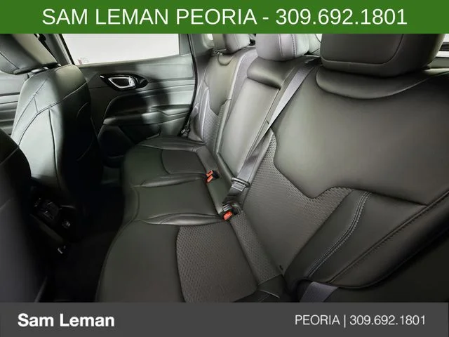 New 2026 White Jeep Latitude image 20