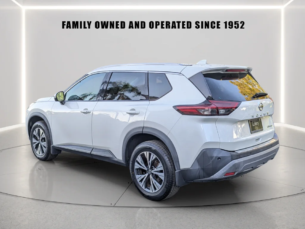 Used 2021 White Nissan SV image 5