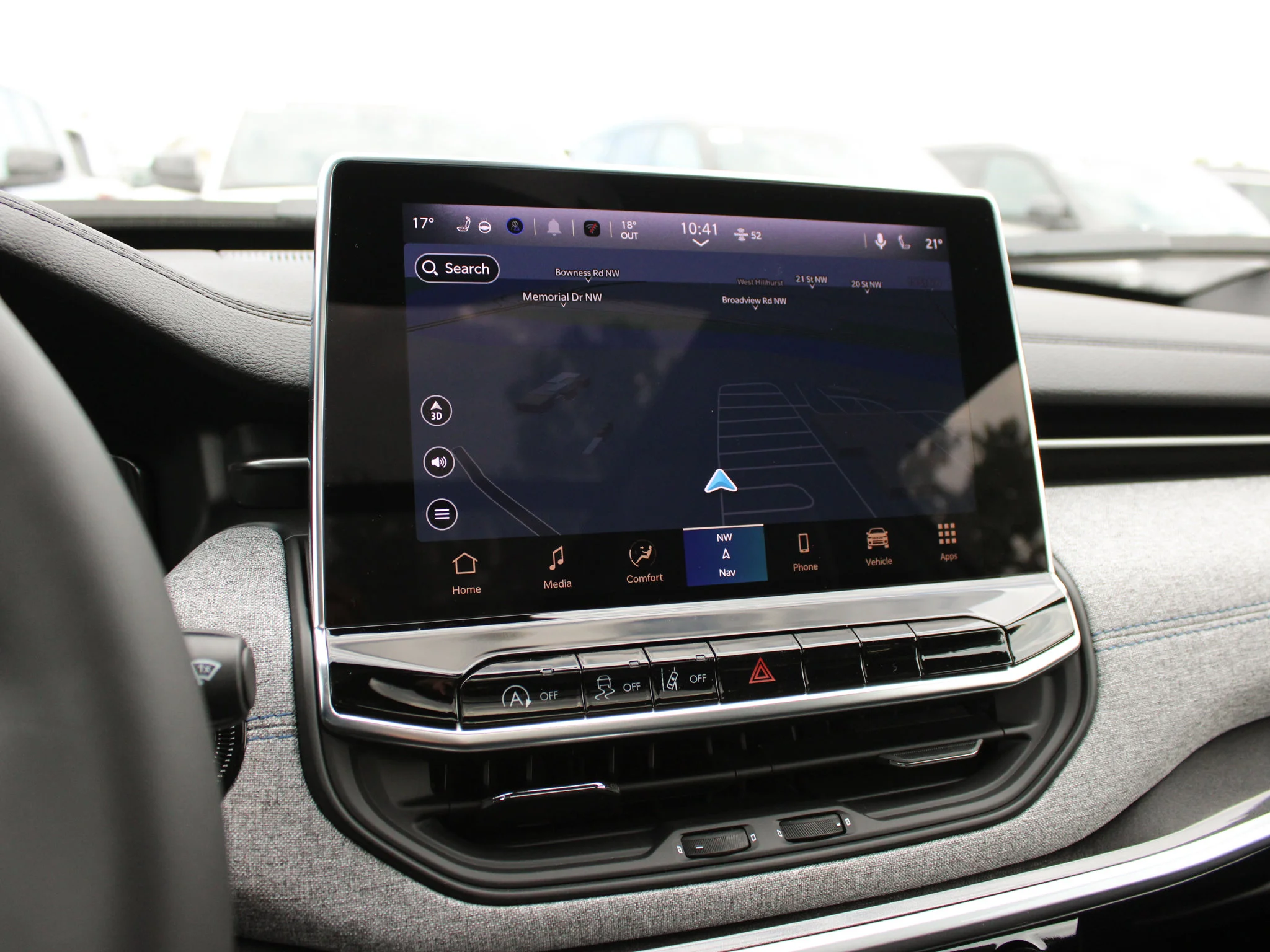 New 2025 Silver Jeep North* 4x4, Panoramic Sunroof, Heated Seats/Wheel, Wireless Charging Pad image 19