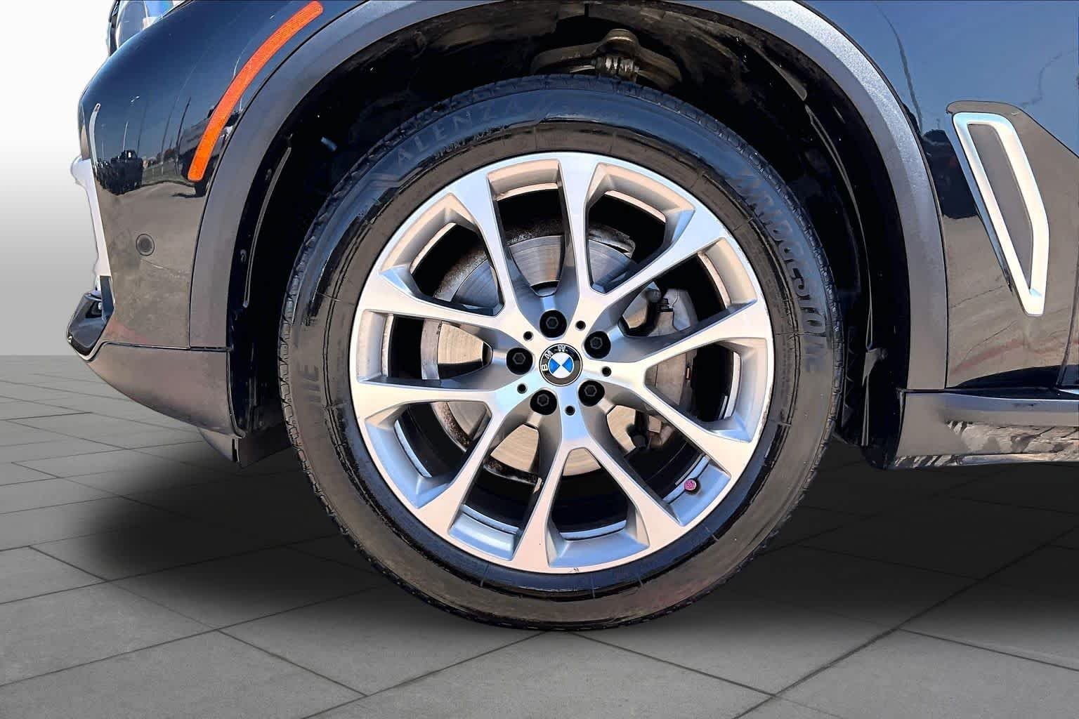 Used 2023 Black Sapphire Metallic BMW xDrive40i image 11