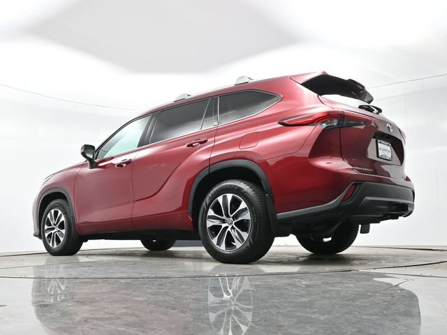 Used 2022 Ruby Flare Pearl Toyota XLE image 30