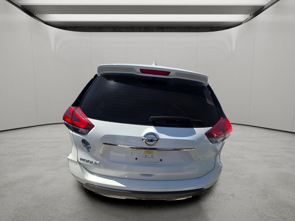 Used 2020 Glacier White Nissan S image 6