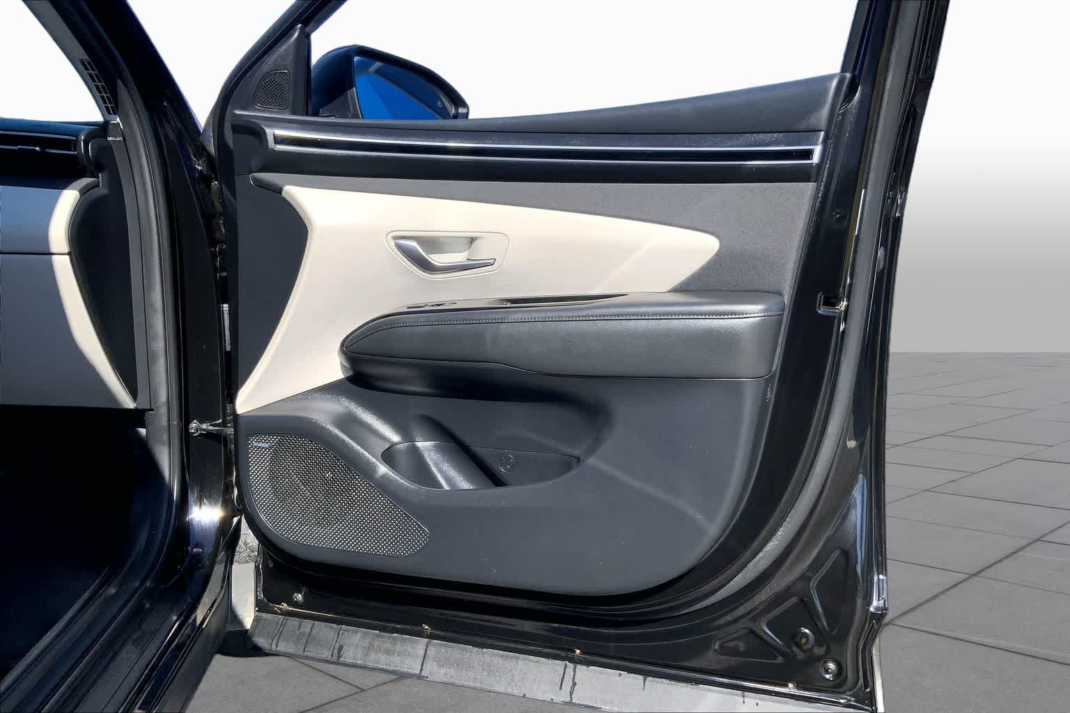 Used 2022 Phantom Black Hyundai Limited image 23