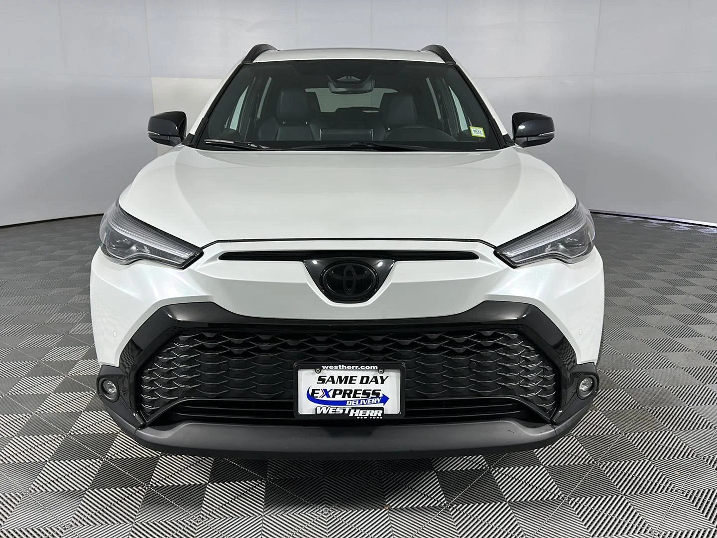 Used 2025 Wind Chill Pearl Toyota XSE image 2