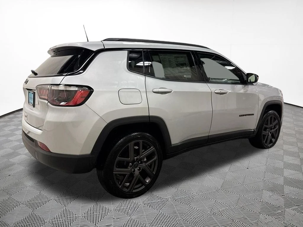 New 2026 Silver Jeep Latitude image 10