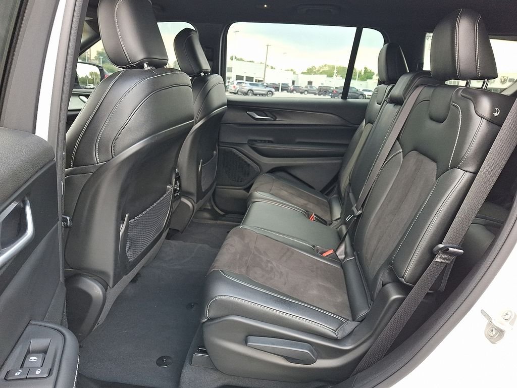 Used 2023 White Jeep Altitude image 11