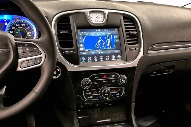 2023 Chrysler 300 Touring L - Photo 7