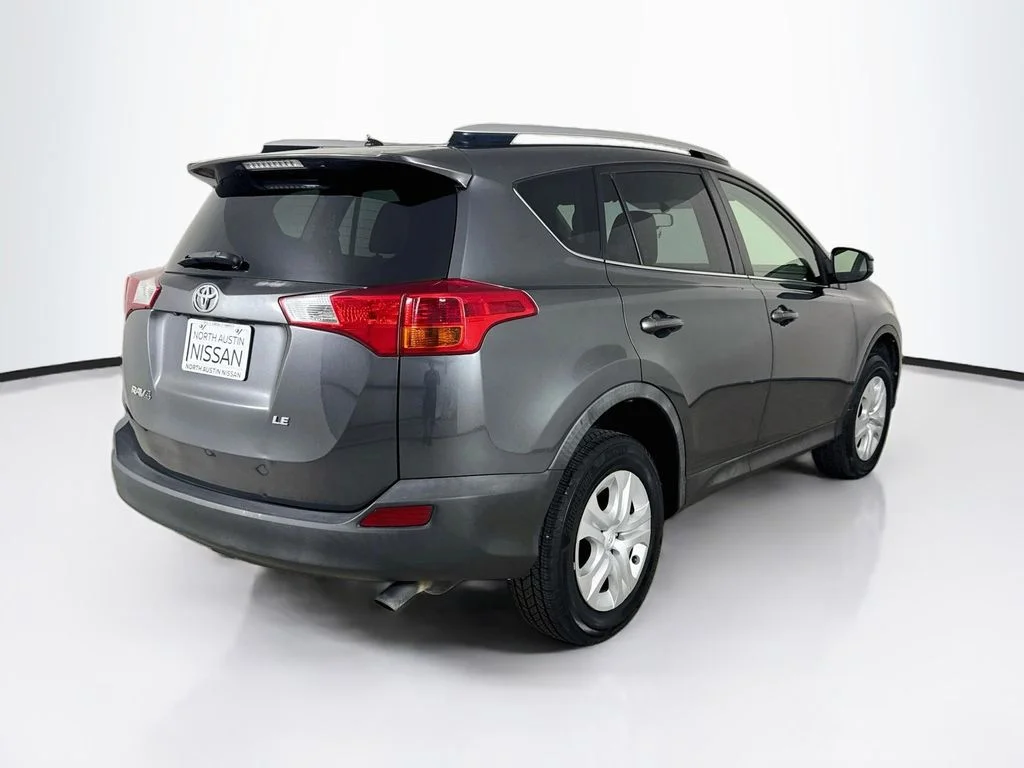 Used 2013 Gray Toyota LE image 7