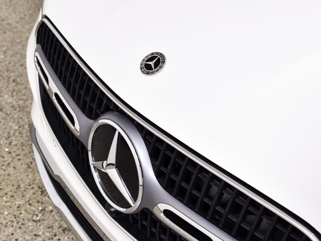 New 2027 Polar White Mercedes-Benz GLC 300 image 8