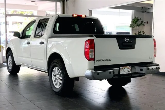Used 2014 White Nissan SV image 5