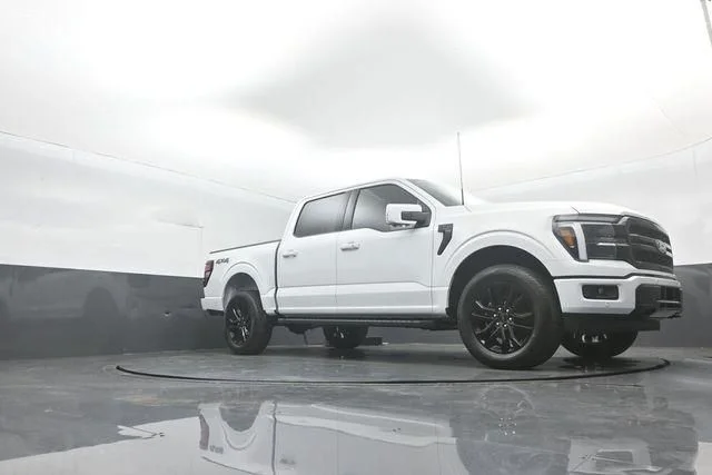 New 2026 Oxford White Ford Lariat® image 31