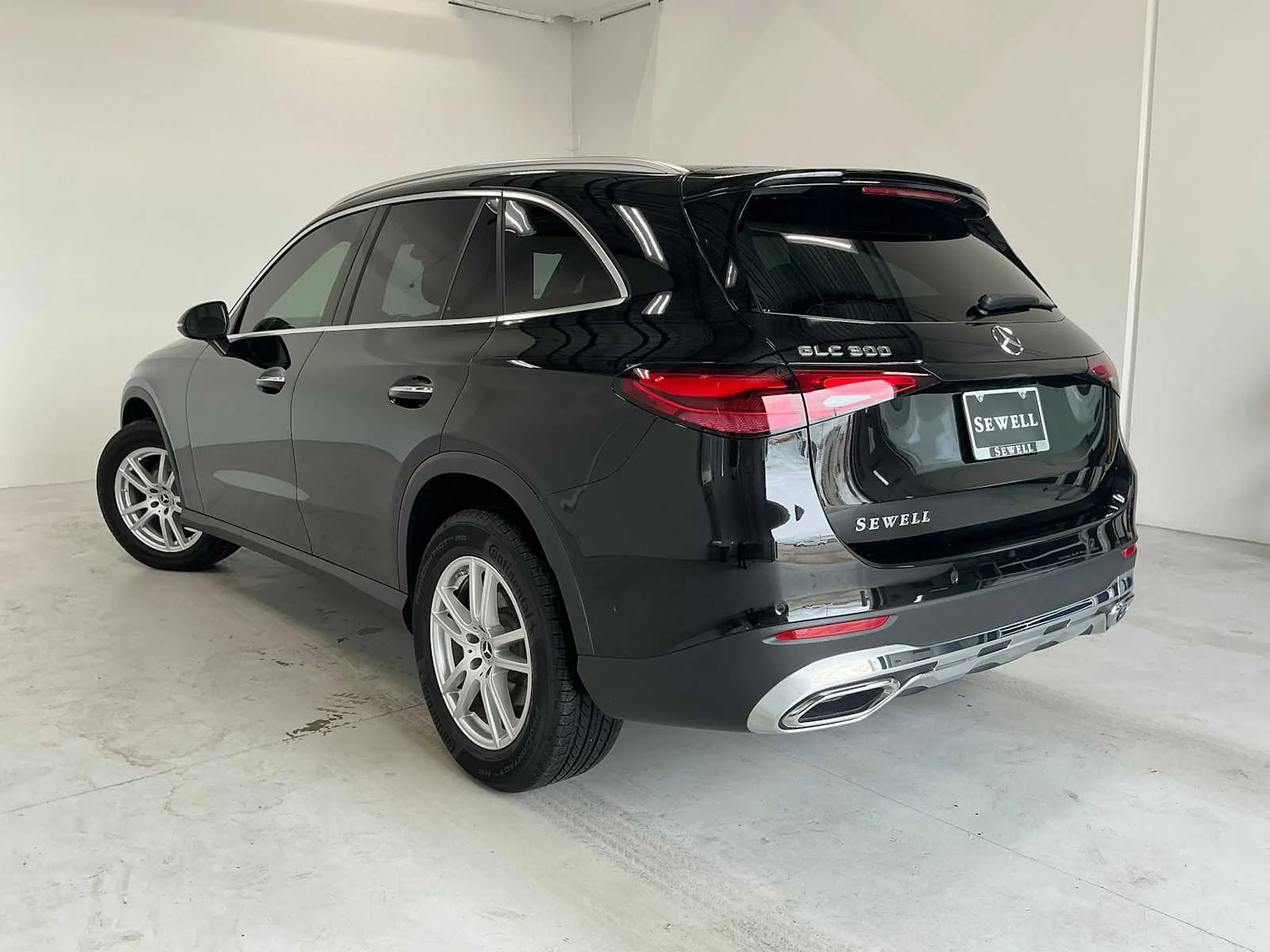 Certified Used 2026 Obsidian Black Metallic Mercedes-Benz GLC 300 image 6