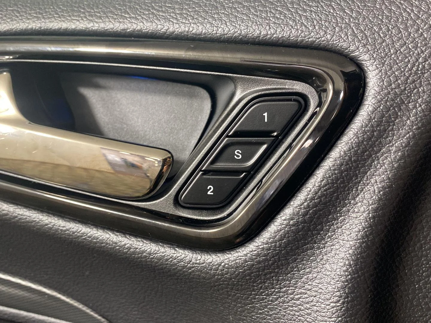 Used 2025 Vapour Grey Dodge R/T image 22