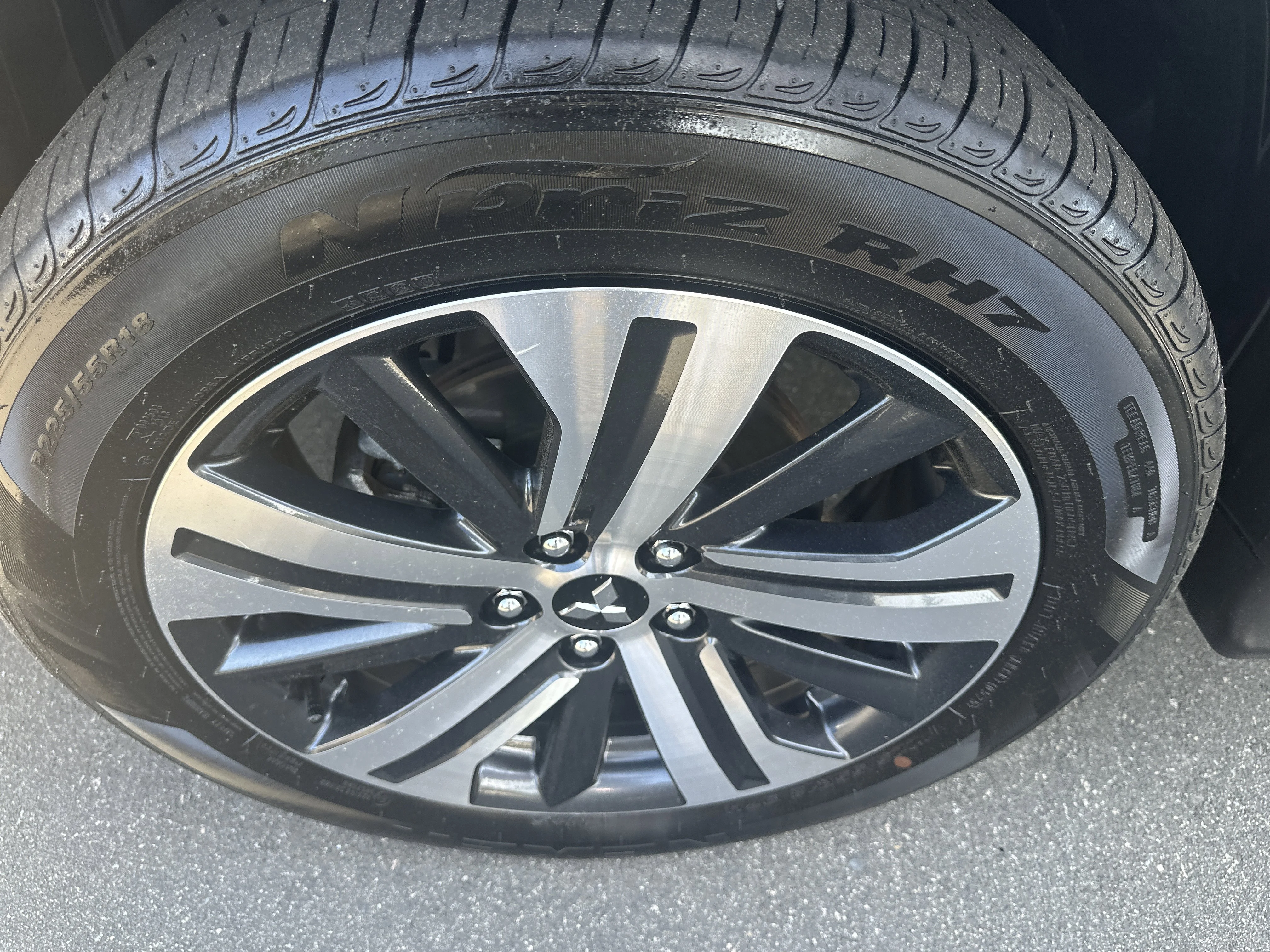 Used 2025  Mitsubishi ES image 30