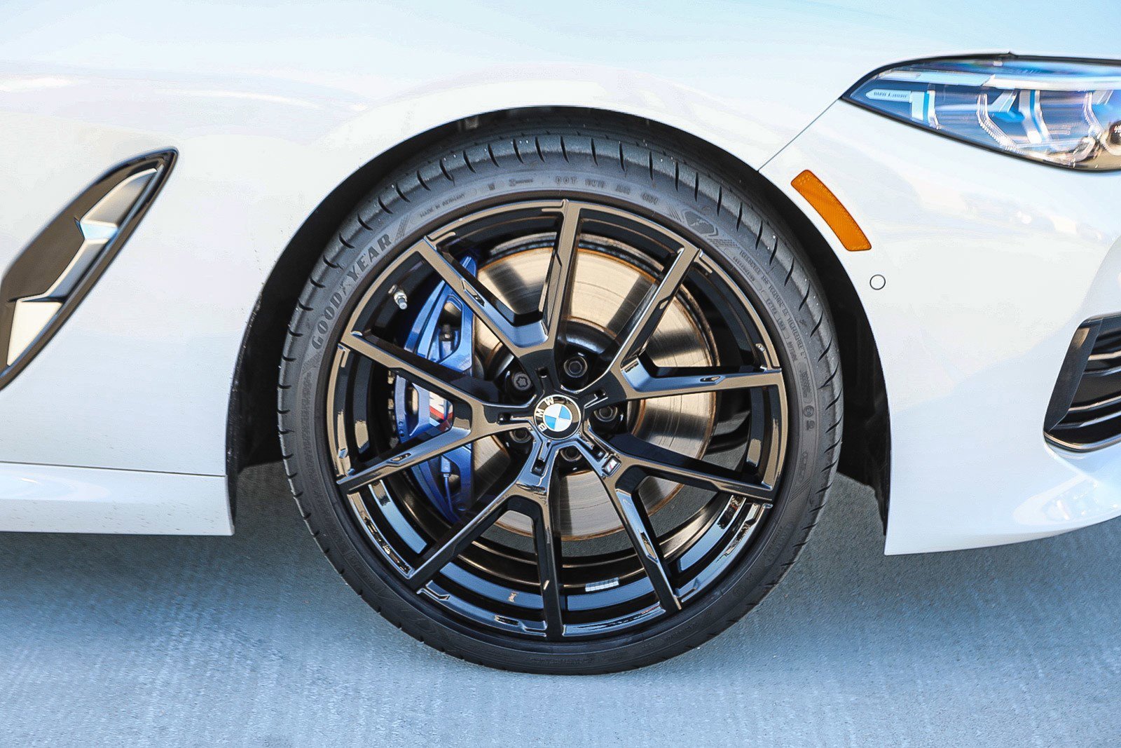 2025 BMW 8 Series 840i - Photo 9