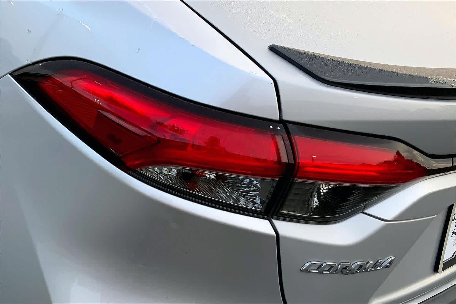 Used 2022 Classic Silver Metallic Toyota XSE image 27