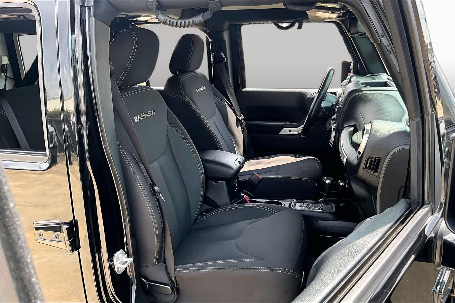 Used 2017 Black Clearcoat Jeep Sahara image 9