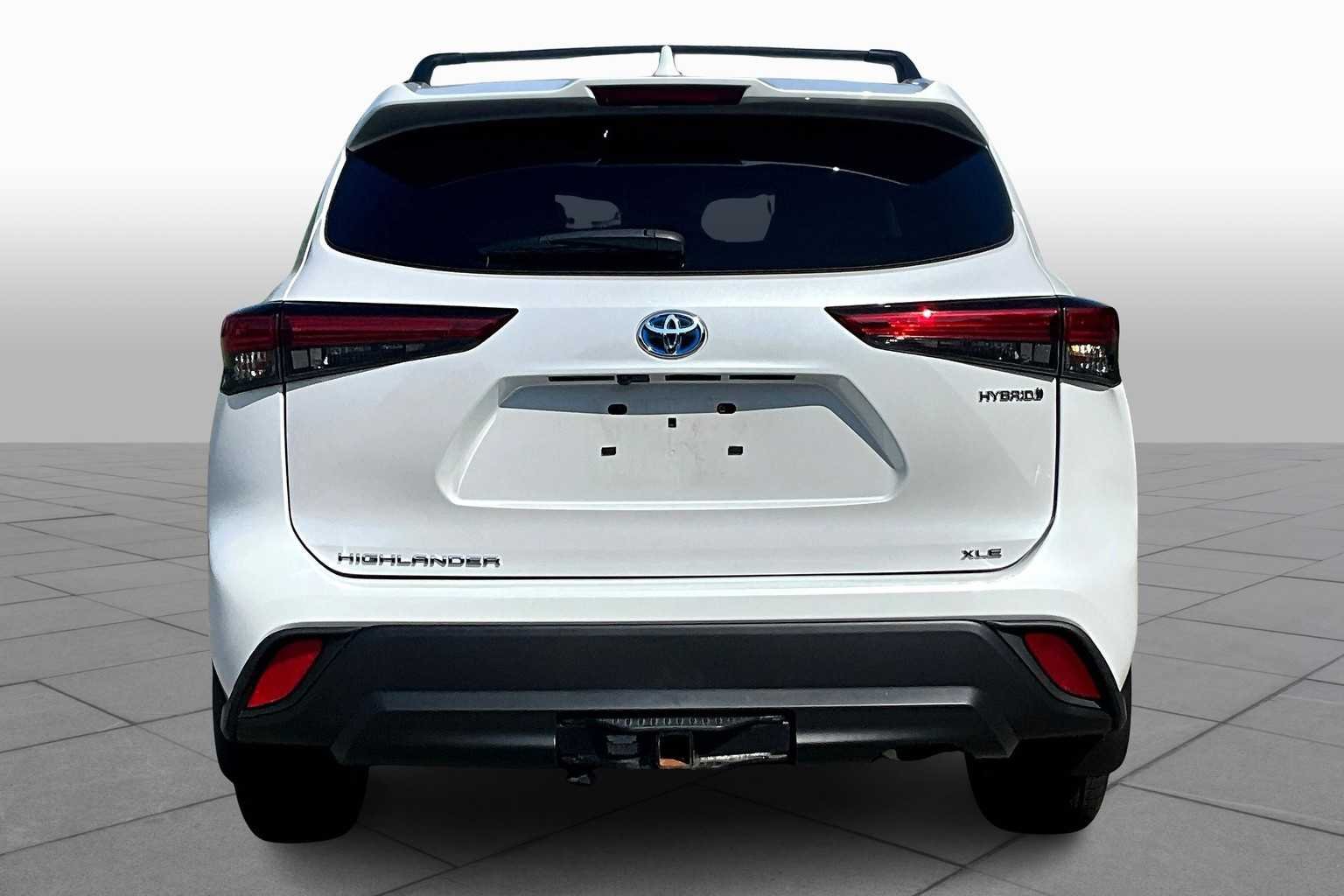 Pre-Owned 2022 Toyota Highlander Hybrid XLE