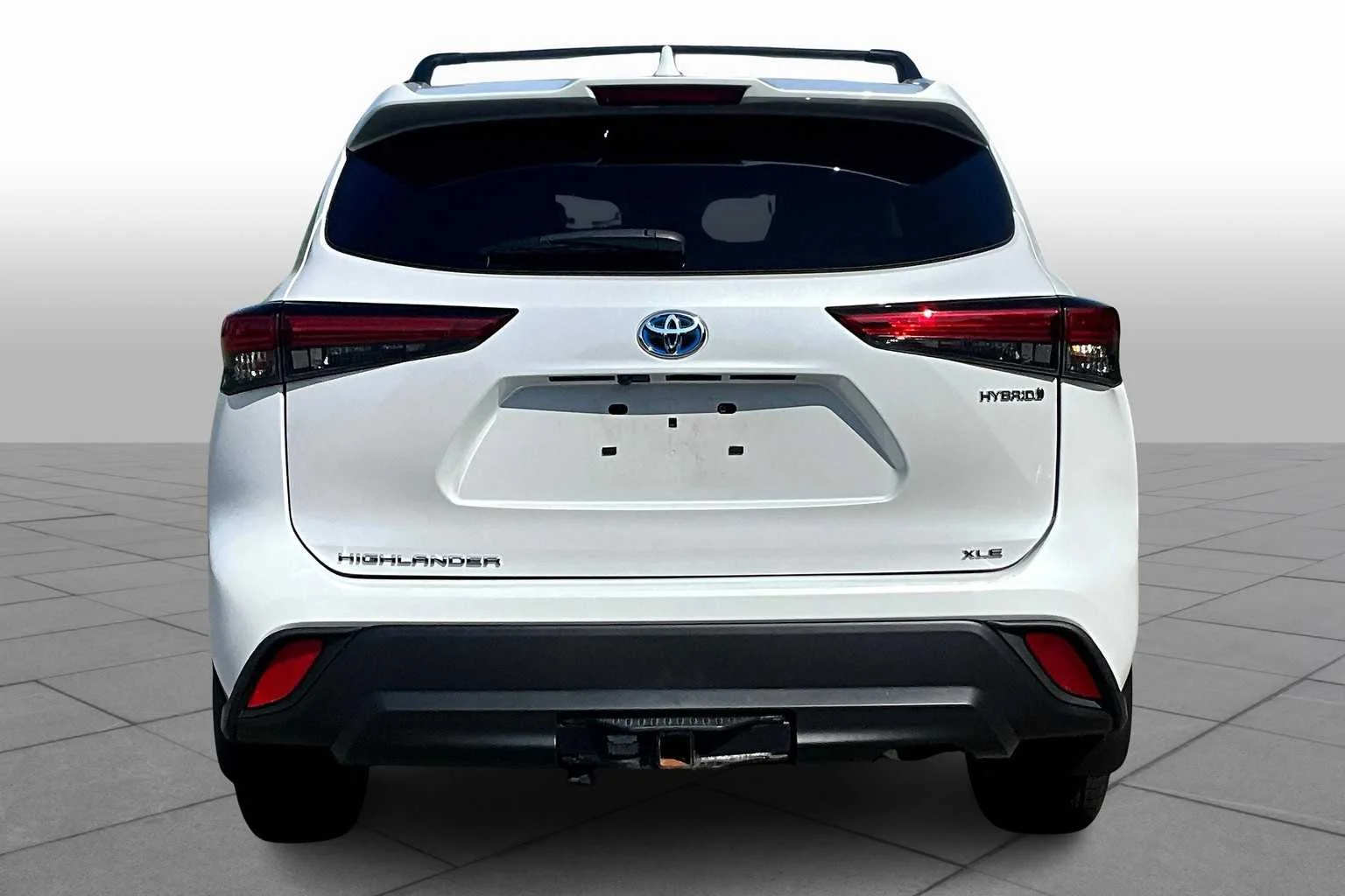 Pre-Owned 2022 Toyota Highlander Hybrid XLE