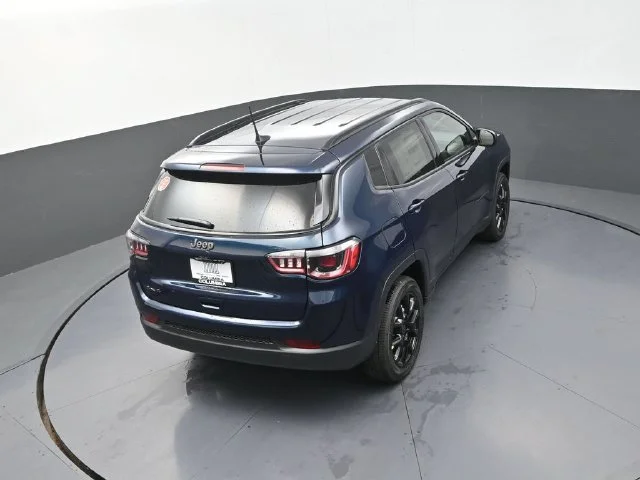 New 2026 Fathom Blue Pearl-Coat Exterior Paint Jeep Latitude image 16