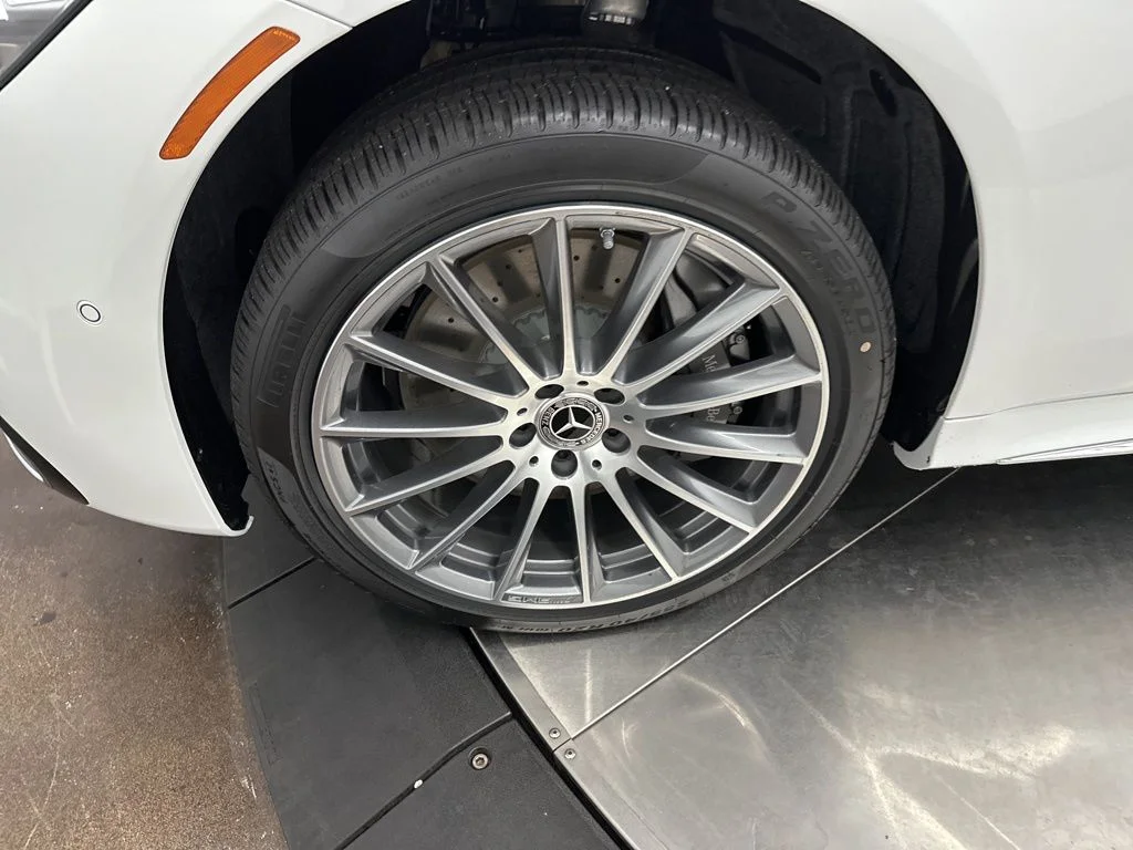 New 2026 White Mercedes-Benz S 580 image 28