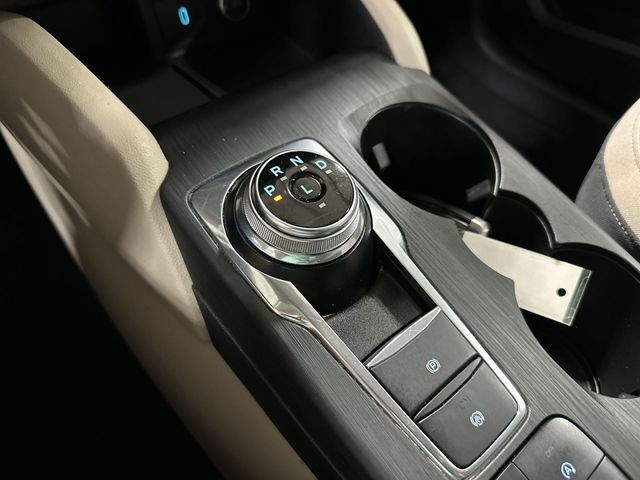 Used 2020 Black Metallic Ford SE image 26
