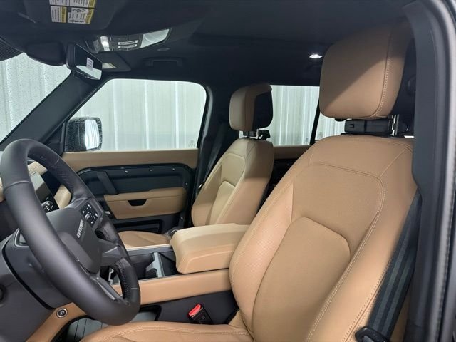 New 2026 Santorini Black Land Rover X-Dynamic SE image 9