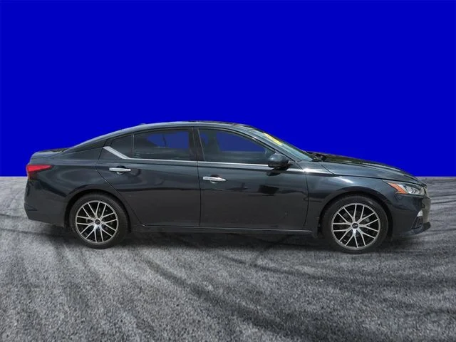 Certified Used 2021 Blue Nissan 2.5 SL image 3