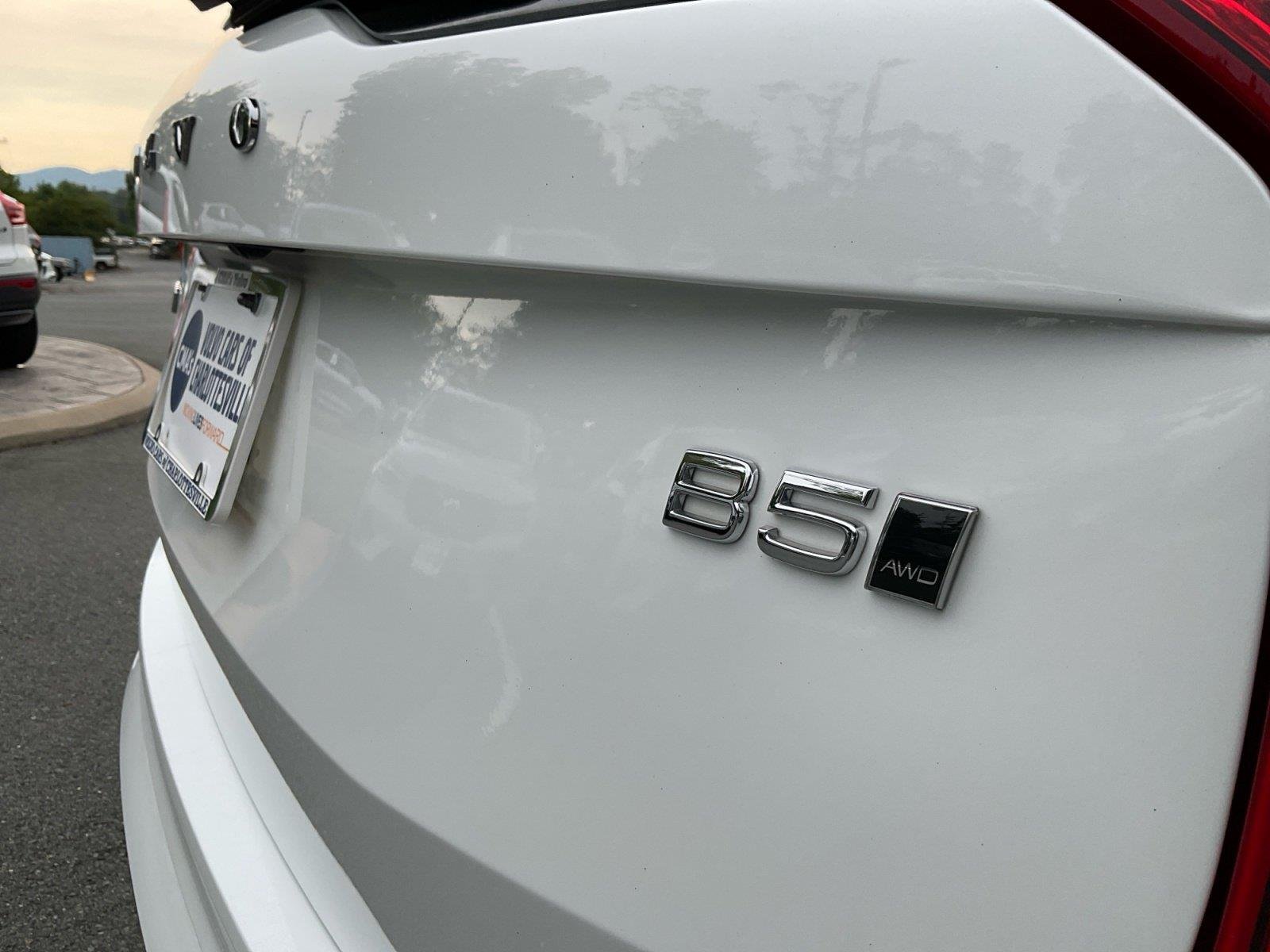 Used 2023 Crystal White Metallic Volvo Core image 17