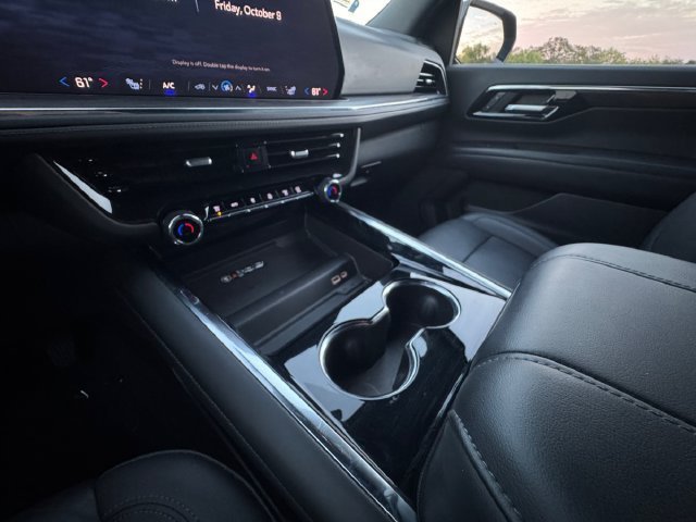 2025 Chevrolet Suburban LT - Photo 10