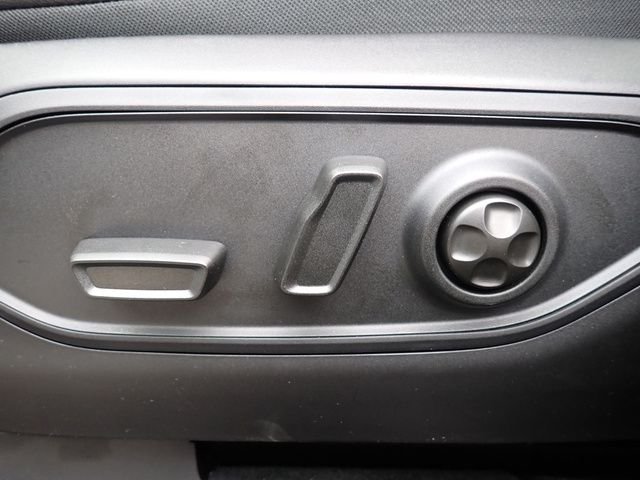New 2025 Bright White Clear-Coat Exterior Paint Jeep Limited image 17