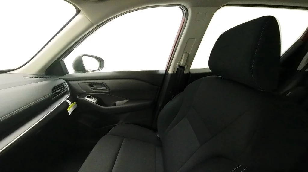 Used 2024 Red Nissan S image 13