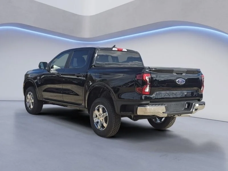New 2025 Shadow Black Ford XLT image 4