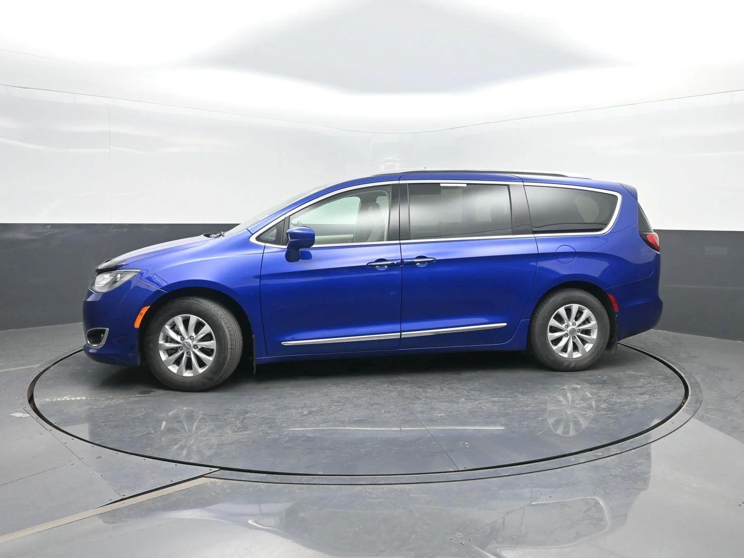 2018 Chrysler Pacifica Touring L Plus's photo