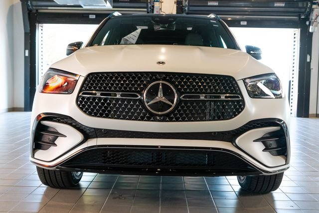 New 2026 MANUFAKTUR Moonlight White Magno Mercedes-Benz GLE 450 image 2