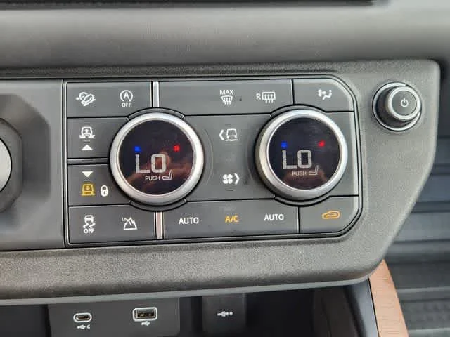 Used 2023 Gondwana Stone Metallic Land Rover X image 18