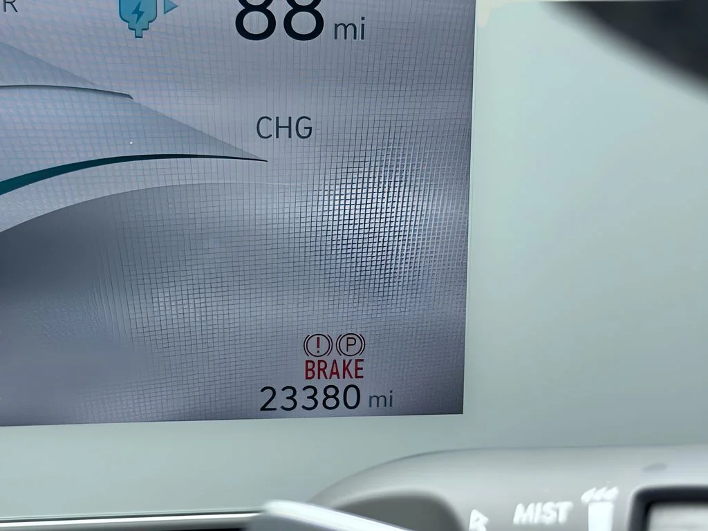Used 2024 Gray Hyundai SEL image 23