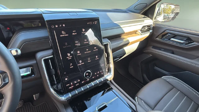 Used 2026 White GMC Denali Ultimate image 25