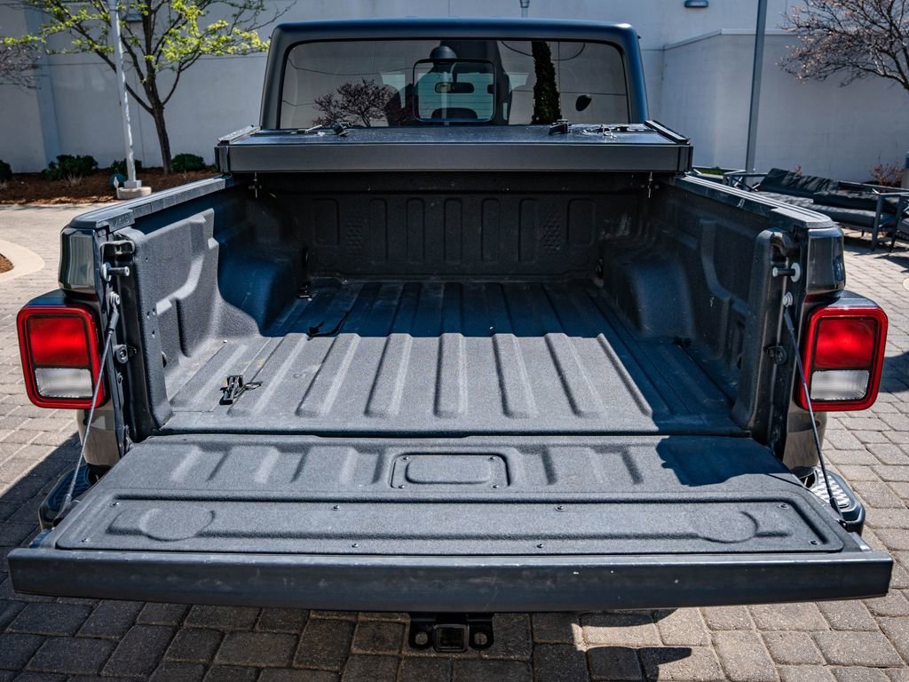 Used 2023 Granite Crystal Metallic Clearcoat Jeep Sport S image 17