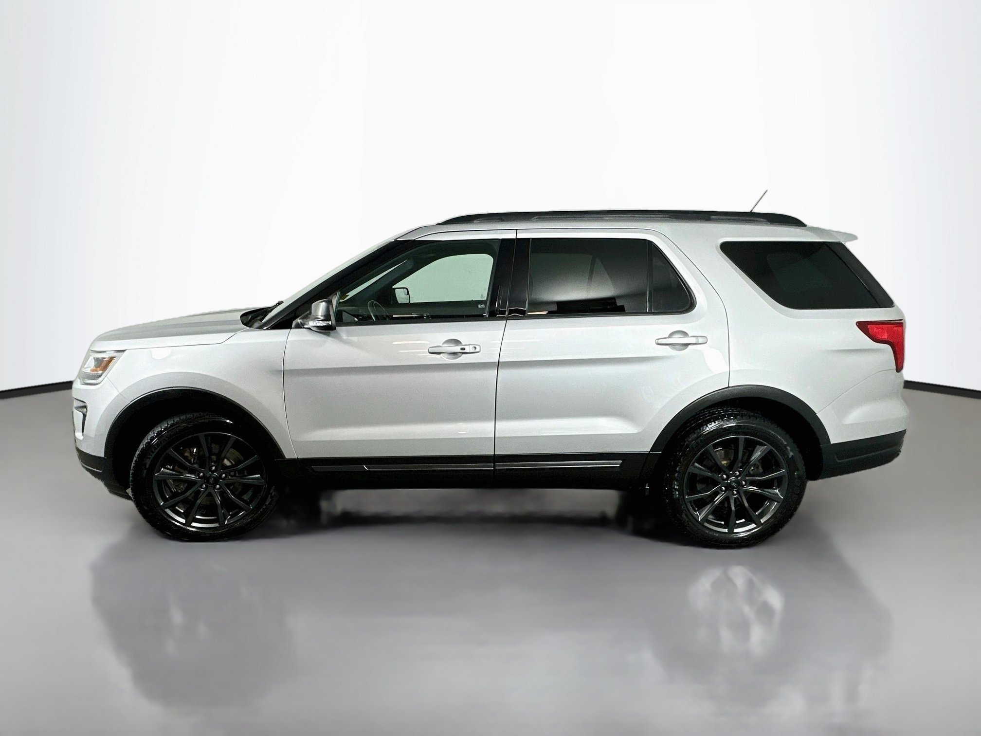 Used 2018 Ingot Silver Metallic Ford XLT image 4
