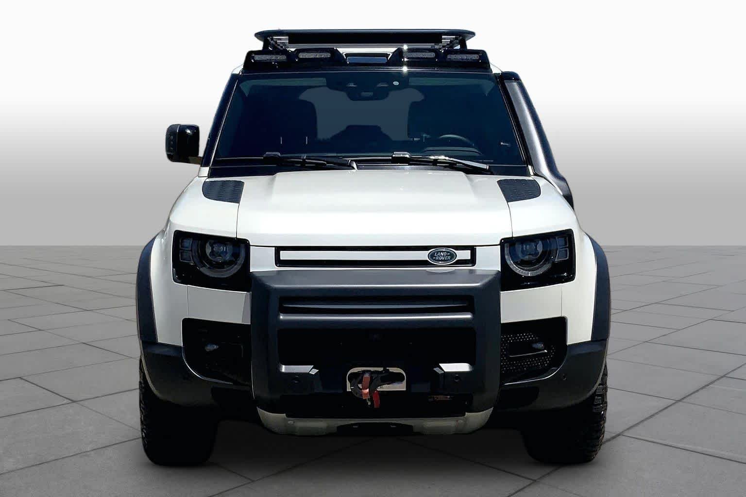Used 2024 Santorini Black Metallic Land Rover S image 3