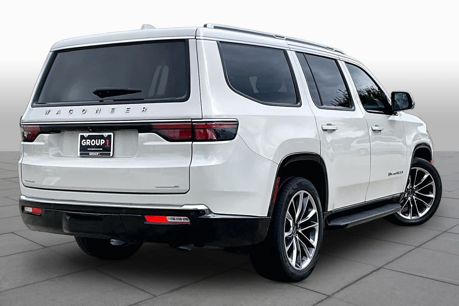 Used 2022 Luxury White Pearlcoat Jeep Series II image 12