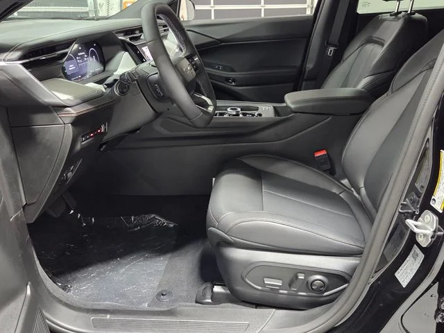 New 2026 Diamond Black Crystal Pearl-Coat Exterior Paint Jeep Limited image 5
