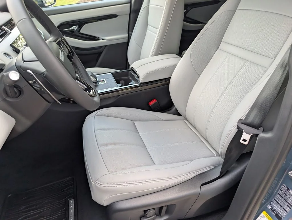 New 2026 Tribeca Blue Land Rover S image 5